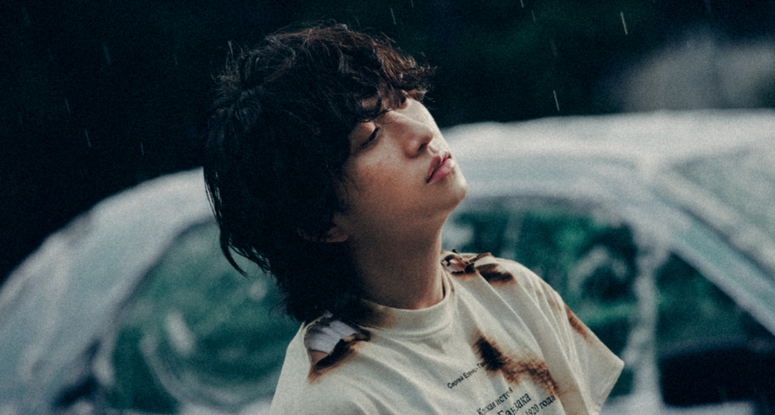 邱鋒澤無預警發英文單曲！復古搖滾＋街頭捲髮徹底「改頭換面」